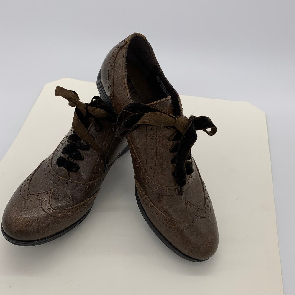 BORN lace up brown shoes size 36.5 Oxford Style Unworn